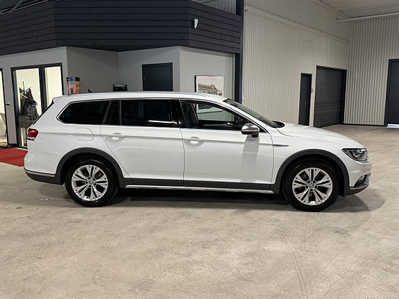 Volkswagen Passat Alltrack 3 of 10