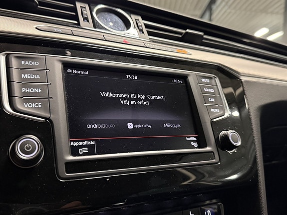 Volkswagen Passat Alltrack 9 of 10
