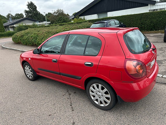 Nissan Almera 3 of 5