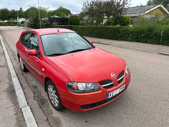 Nissan Almera 2 of 5