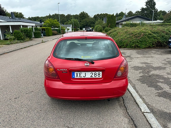 Nissan Almera 4 of 5