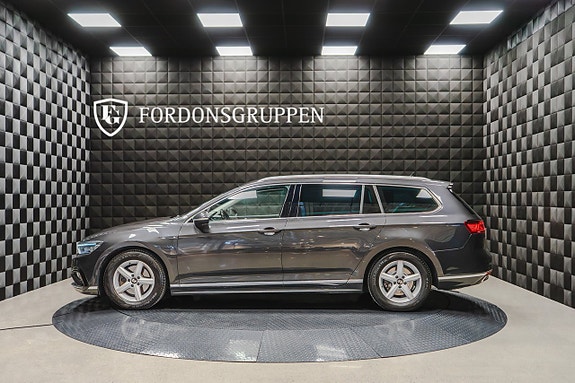 Volkswagen Passat 3 of 27