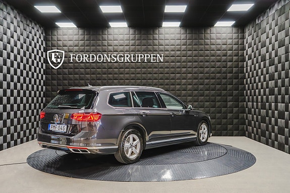 Volkswagen Passat 10 of 27