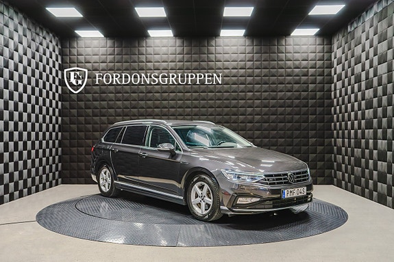 Volkswagen Passat 12 of 27