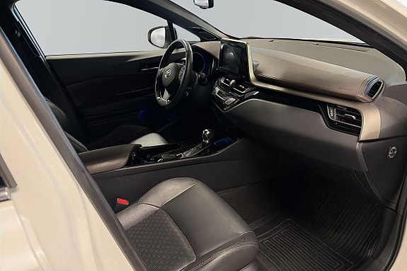 Toyota C-HR 6 of 10
