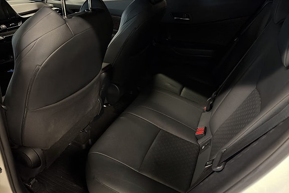 Toyota C-HR 7 of 10