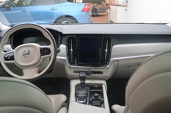 Volvo V90 Cross Country 6 of 25