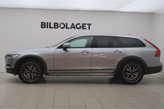 Volvo V90 Cross Country 2 of 5