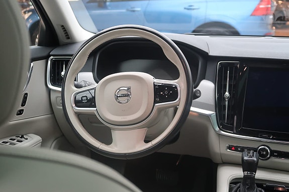 Volvo V90 Cross Country 7 of 25