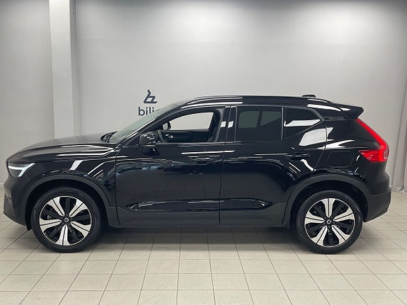 Volvo XC40 2 of 5