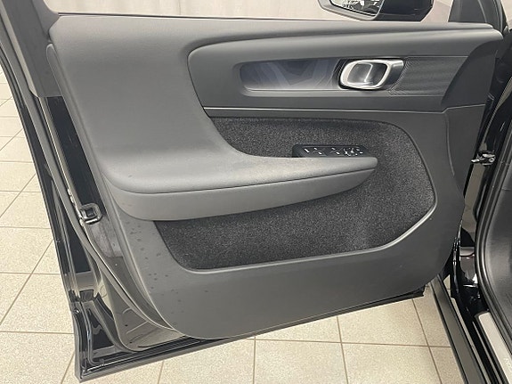 Volvo XC40 5 of 5