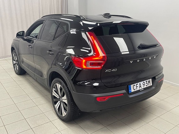 Volvo XC40 3 of 5