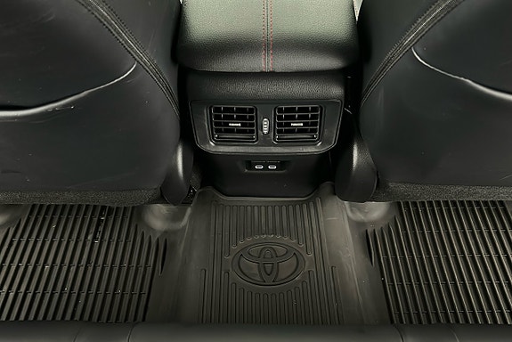 Toyota RAV4 21 of 26