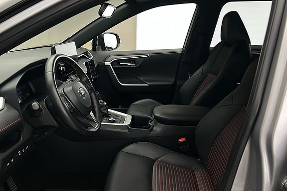 Toyota RAV4 10 of 26