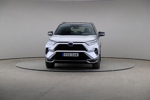Toyota RAV4 Plug-in Hybrid 3 of 5