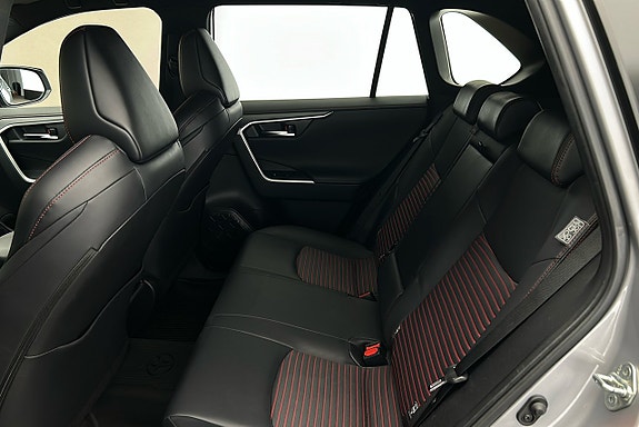 Toyota RAV4 13 of 26