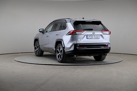 Toyota RAV4 Plug-in Hybrid 2 of 5