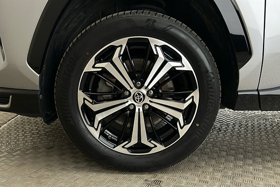 Toyota RAV4 12 of 26
