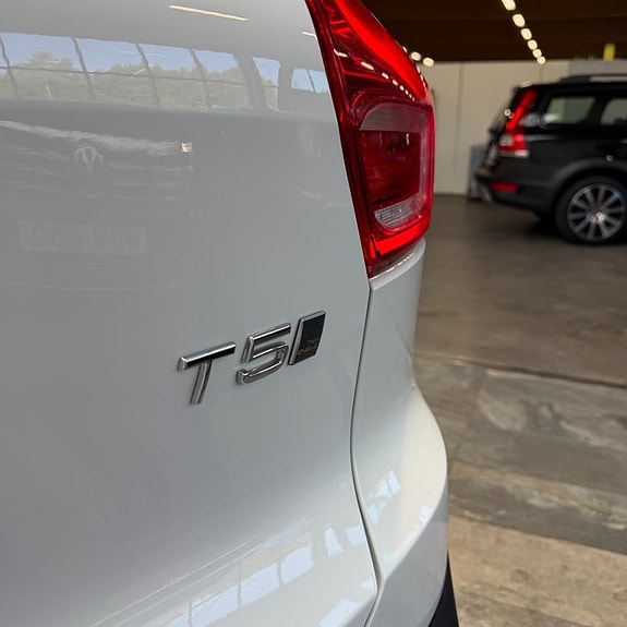 Volvo XC40 7 of 13