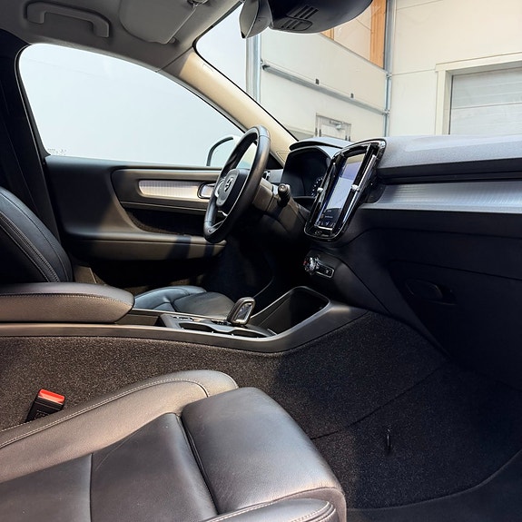 Volvo XC40 12 of 13