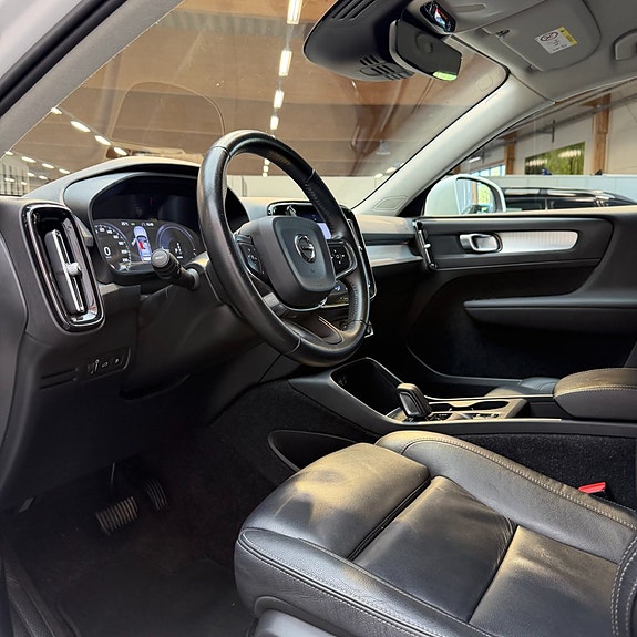 Volvo XC40 9 of 13
