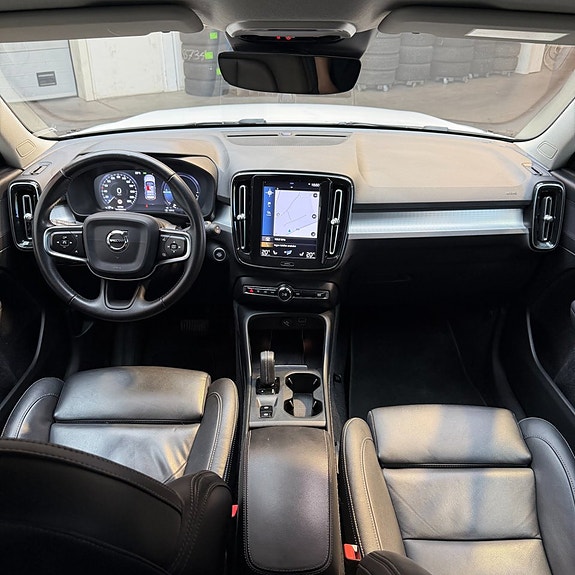 Volvo XC40 10 of 13