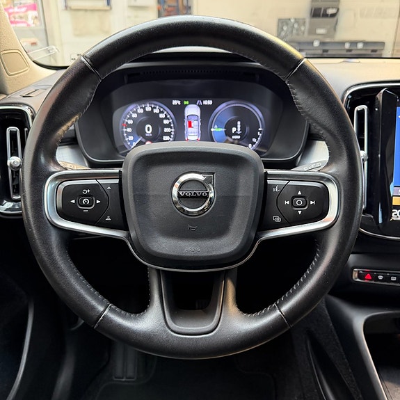 Volvo XC40 11 of 13