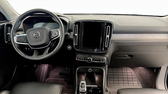 Volvo XC40 4 of 9