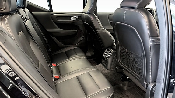 Volvo XC40 5 of 9