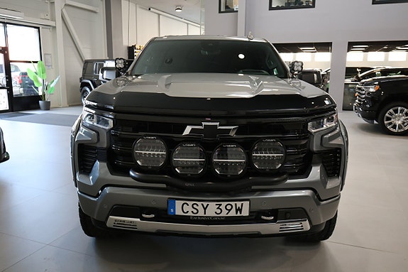 Chevrolet Silverado 2 of 5