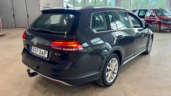 Volkswagen Golf Alltrack 2 of 5