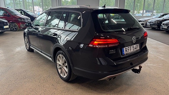 Volkswagen Golf Alltrack 4 of 5