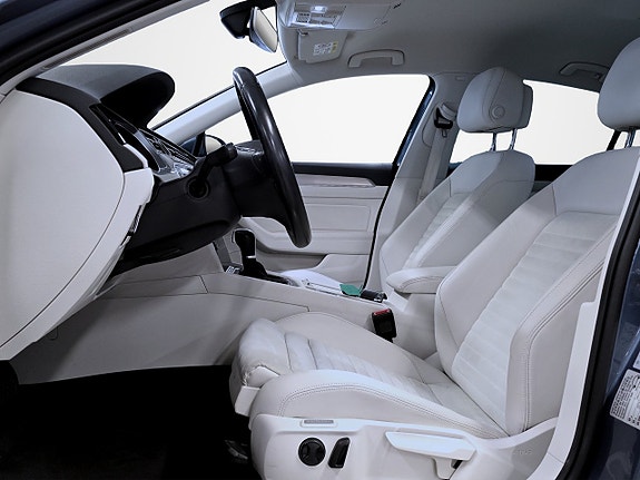 Volkswagen Passat 6 of 16