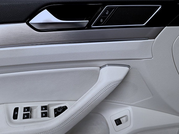 Volkswagen Passat 7 of 16