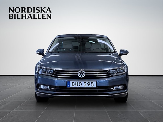 Volkswagen Passat 2 of 5
