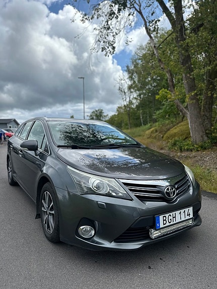 Toyota Avensis 3 of 5