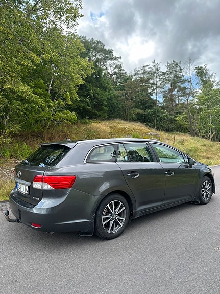 Toyota Avensis 4 of 5