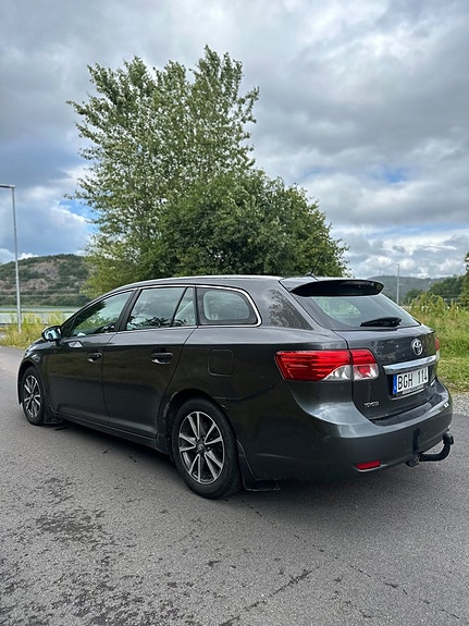Toyota Avensis 5 of 5