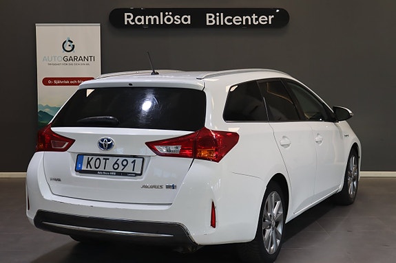 Toyota Auris 12 of 21