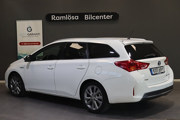 Toyota Auris 7 of 21