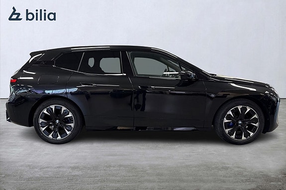 BMW iX 17 of 19