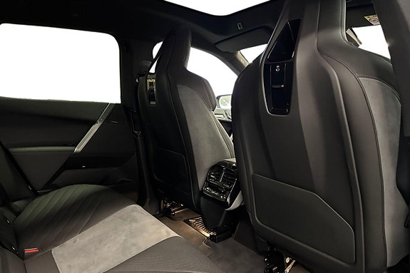 BMW iX 7 of 19