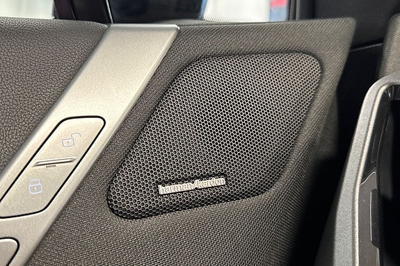 BMW iX 14 of 19