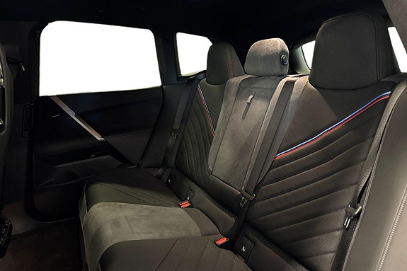 BMW iX 12 of 19