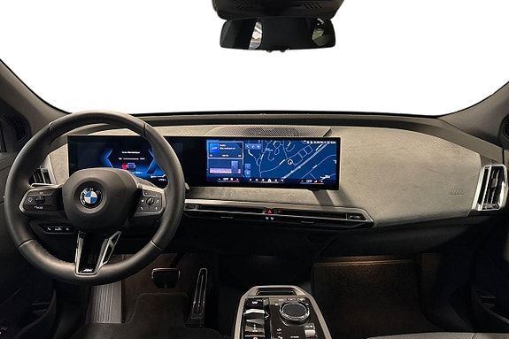 BMW iX 8 of 19