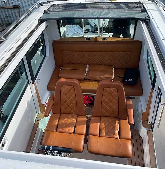 Axopar 28 Cabin Mercury 300hk - Vi förmedlar din båt 7 of 8