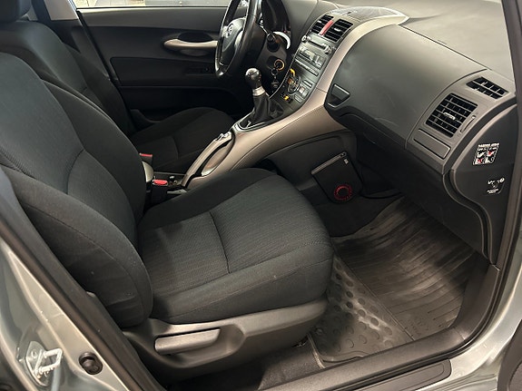 Toyota Auris 14 of 17