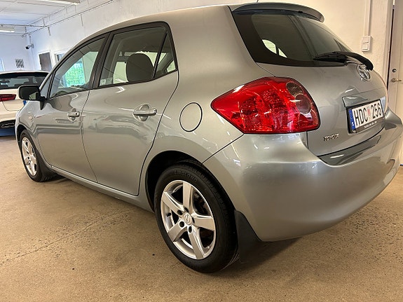 Toyota Auris 7 of 17