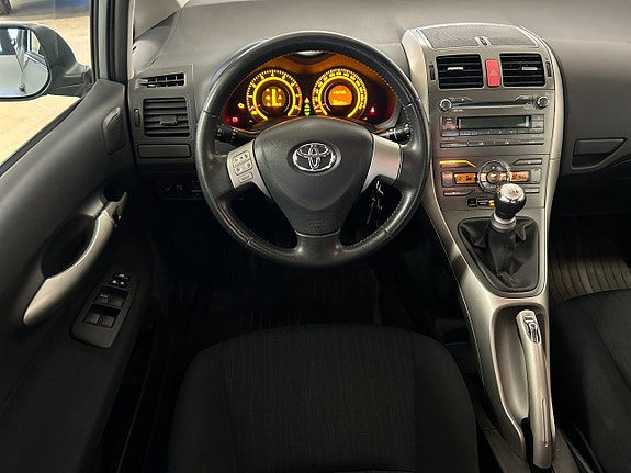 Toyota Auris 12 of 17