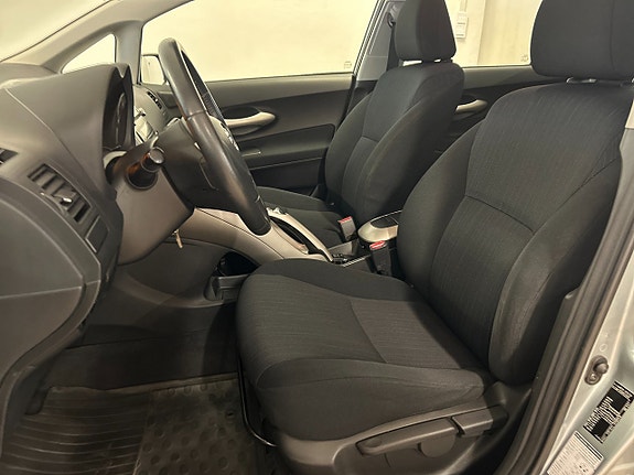 Toyota Auris 10 of 17